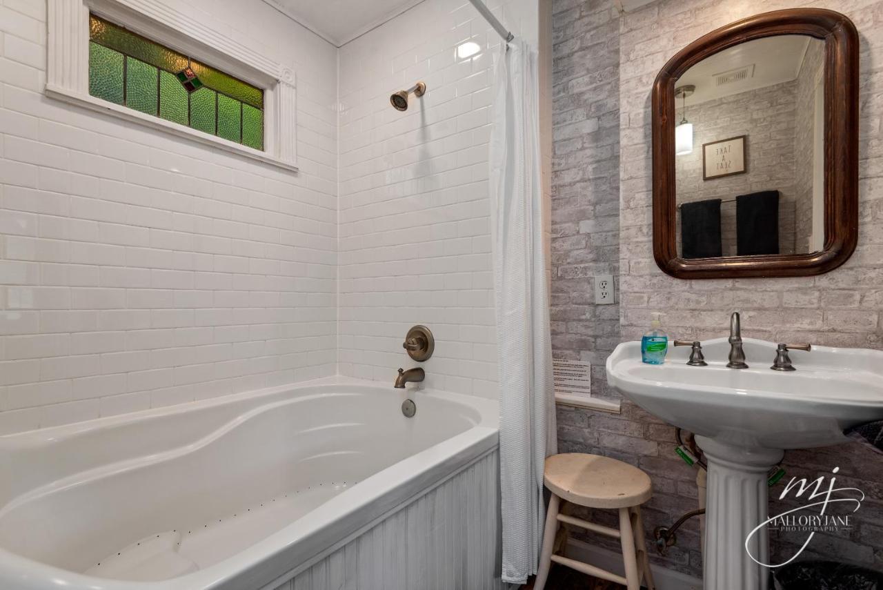 The 1883 Peabody House Bed & Breakfast 유레카 스프링스 외부 사진